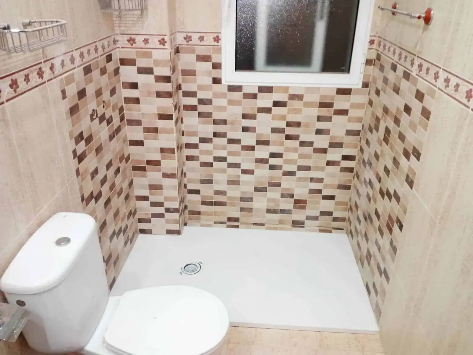 Cambio de bañera por plato de ducha con mosaico en León