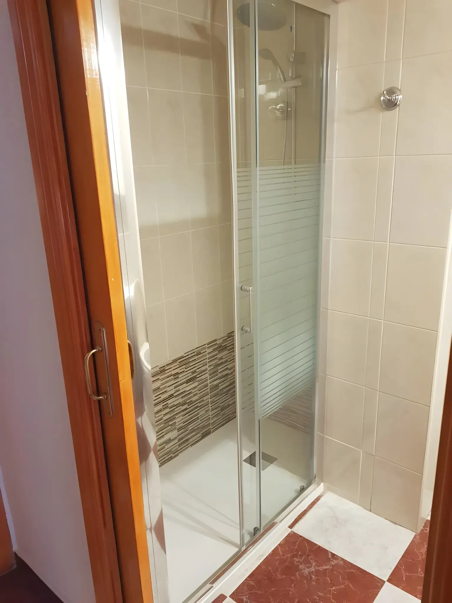 Cambio de bañera por plato de ducha con mampara en León